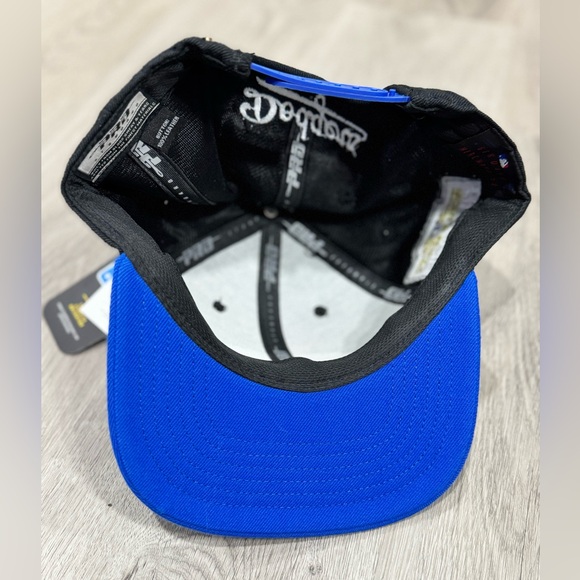 Los Angeles Dodgers 2020 World Champions Snapback Hat Pro Standard Black - Picture 9 of 9